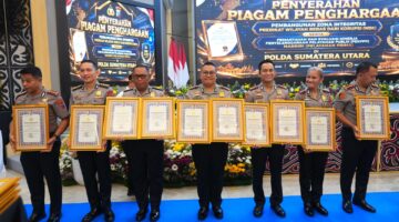 Kapolres Simalungun AKBP Marganda Aritonang Terima Dua Piagam Penghargaan Langsung dari Kapolda Sumut